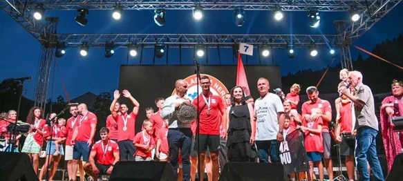 FOTO Gusari iz Komina prvi ušli u cilj u lađi koja je nosila ime Varaždinske županije te obilježja Tigrova i Roda
