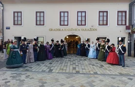 AUDIO "Dame u povijesnim haljinama" otvorile izložbu "Varaždinski purgar"