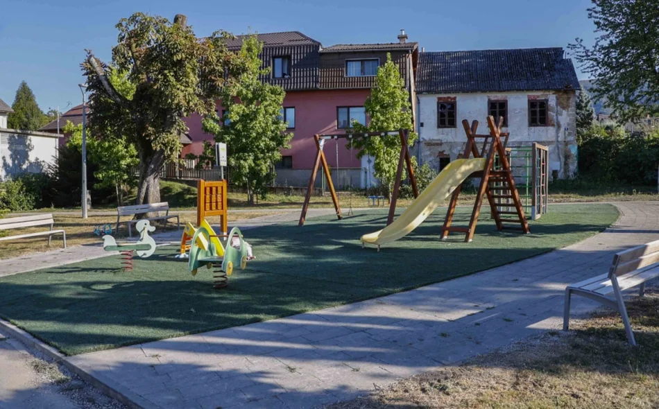Završeni radovi na dječjem igralištu u Malom parku u Ivancu