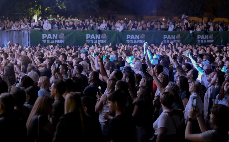 FOTO Na ulicama i trgovima puno dobre zabave, na Starome gradu nastup popularnog Kosheena