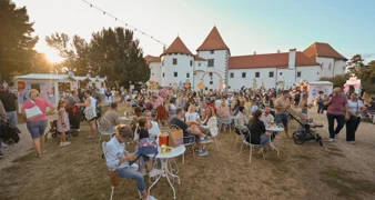 FOTO Na ulicama i trgovima puno dobre zabave, na Starome gradu nastup popularnog Kosheena