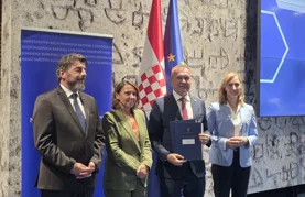 Više od 2,1 milijuna eura za suvremenu medicinsku opremu i četiri vozila mobilnih timova