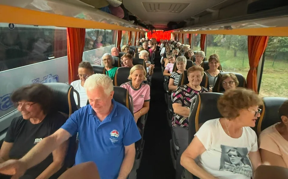 Grad Varaždin odveo 350 umirovljenika na kupanje u Mošćeničku Dragu