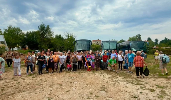 Grad Varaždin odveo 350 umirovljenika na kupanje u Mošćeničku Dragu