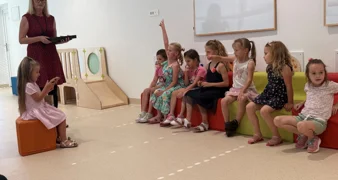 Mali talenti iz vrtića u Petrijancu zablistali na završnoj priredbi iz engleskog jezika