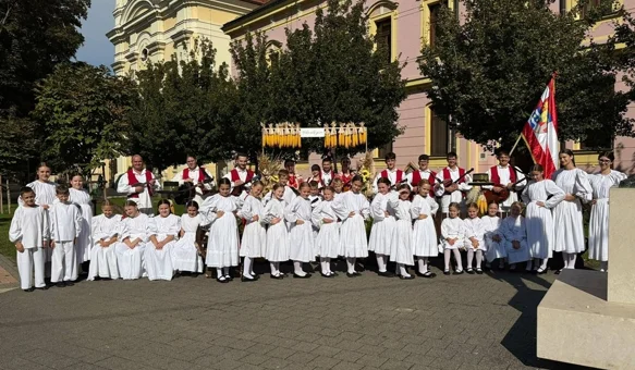 FOTO Mali folkloraši KUD-a Toplice zablistali na Vinkovačkim jesenima