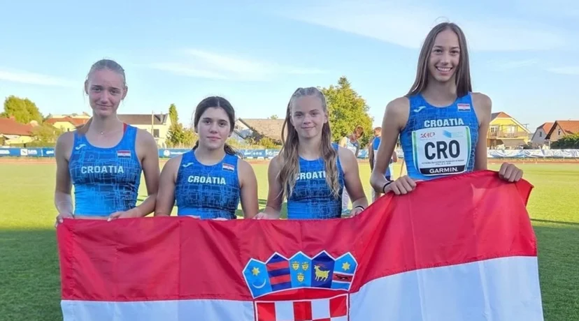 Issa Vlahek (druga slijeva) sa svojim reprezentativnim kolegicama
