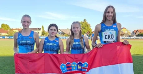 Issa Vlahek (druga slijeva) sa svojim reprezentativnim kolegicama