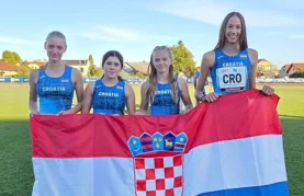 Issa Vlahek (druga slijeva) sa svojim reprezentativnim kolegicama