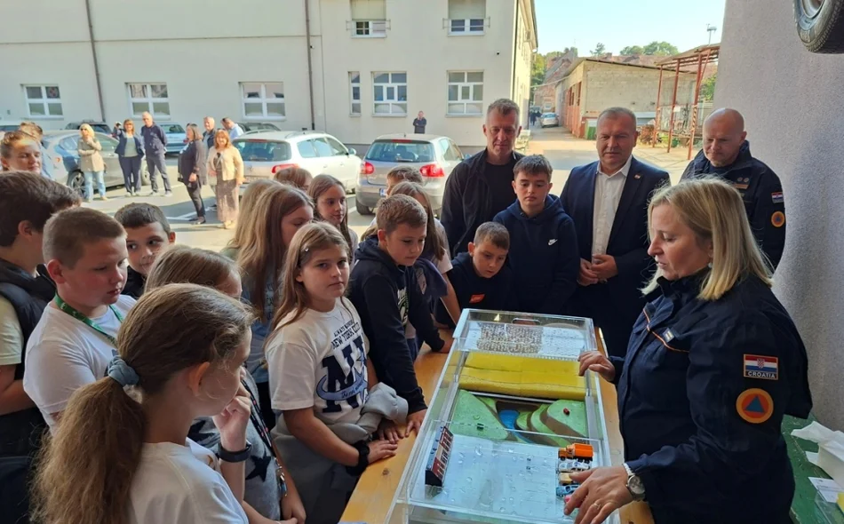 Više od tisuću učenika kroz simulator potresa uči kako reagirati u kriznim situacijama