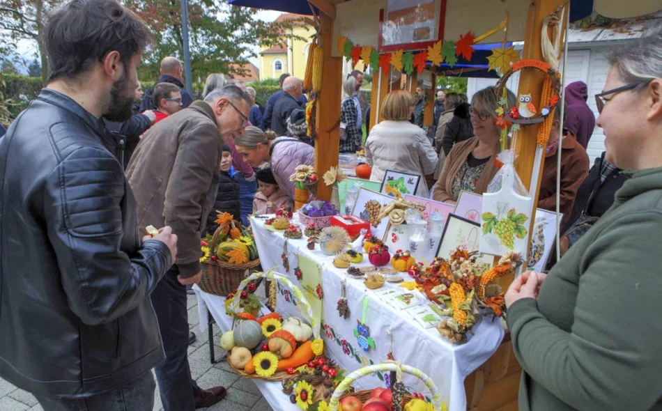 Nezaobilazni okusi i mirisi jeseni stižu u ivanečki park! Štruklji, razne slastice, gljivarski kotao, kesteni i puno dobre zabave