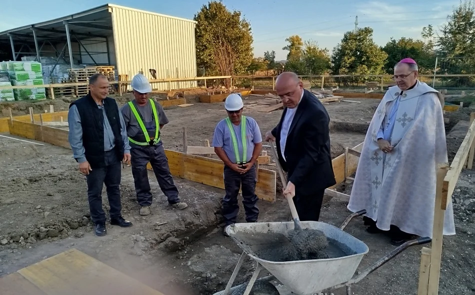 FOTO Biskup Radoš blagoslovio kamen temeljac novog Pastoralnog centra u Vidovcu