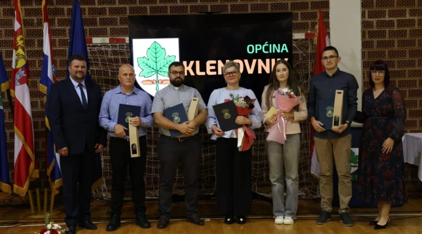 FOTO/AUDIO Uručene općinske nagrade i zahvalnice, mališani dobili novi prostor za igru i zabavu