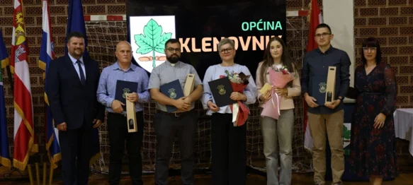FOTO/AUDIO Uručene općinske nagrade i zahvalnice, mališani dobili novi prostor za igru i zabavu