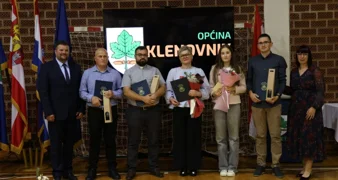 FOTO/AUDIO Uručene općinske nagrade i zahvalnice, mališani dobili novi prostor za igru i zabavu