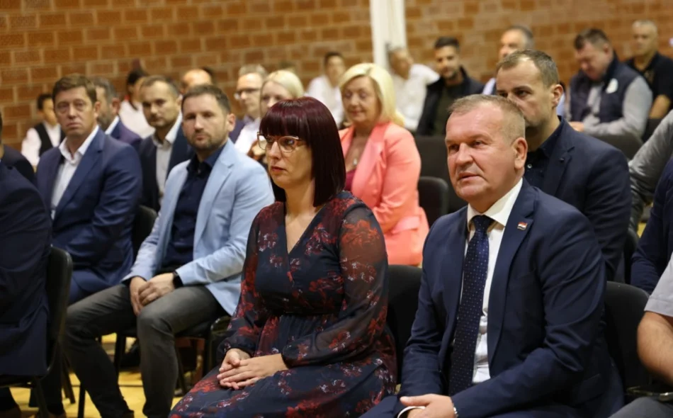 FOTO/AUDIO Uručene općinske nagrade i zahvalnice, mališani dobili novi prostor za igru i zabavu