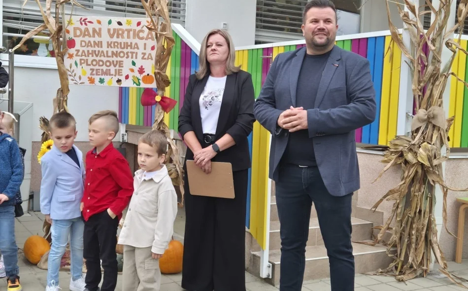 FOTO Uz pjesme, recitacije i igre proslavili 48. rođendan &bdquo;Latice&rdquo; i 48 godina predškolskog odgoja u Klenovniku