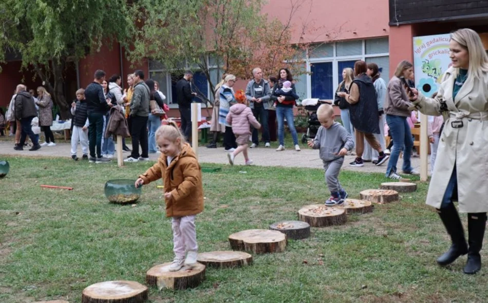 Ispunjena srca i ponosni pogledi: Roditelji i djeca zajedno stvorili jesensku bajku za pamćenje