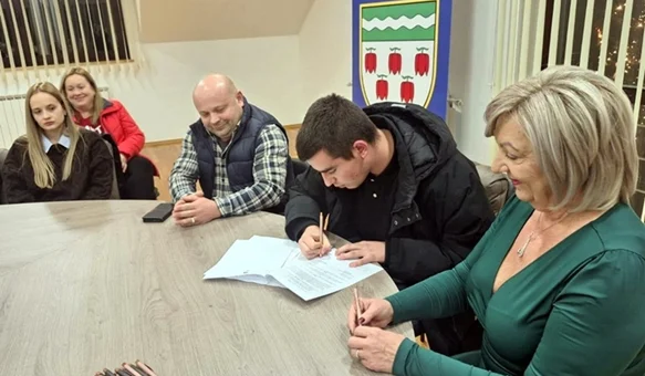 Studentima do 130 eura stipendija, srednjoškolcima novac za smještaj i prehranu