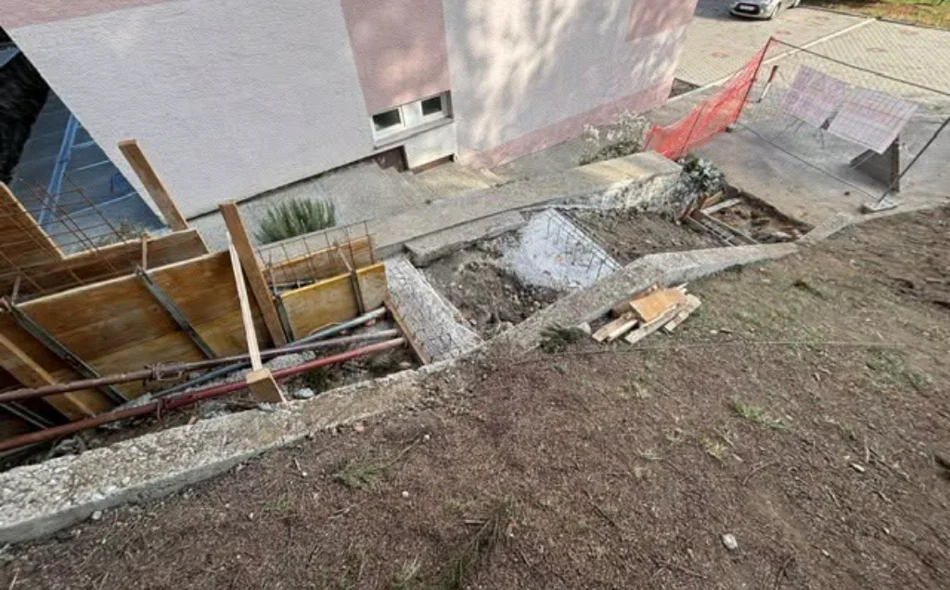 U tijeku je obnova vanjskog stubišta u Perivoju Marije Ružičke Strozzi