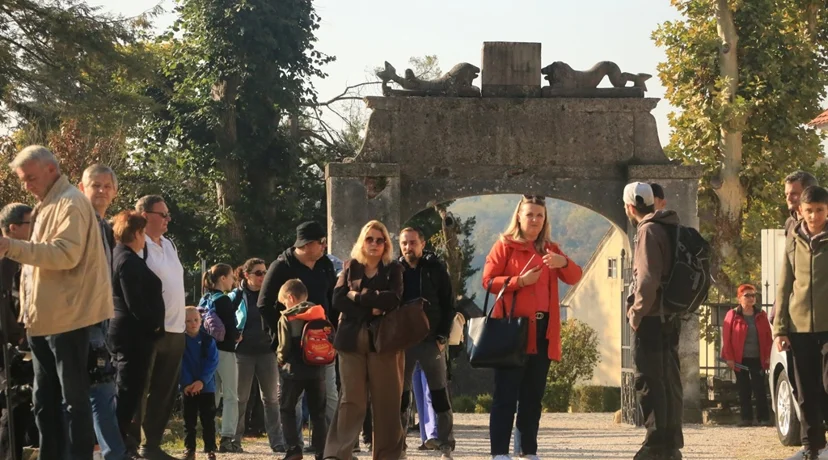 Prva šetnja ciklusa &bdquo;Korak kroz vrijeme&rdquo; spojila prirodu, povijest i druženje