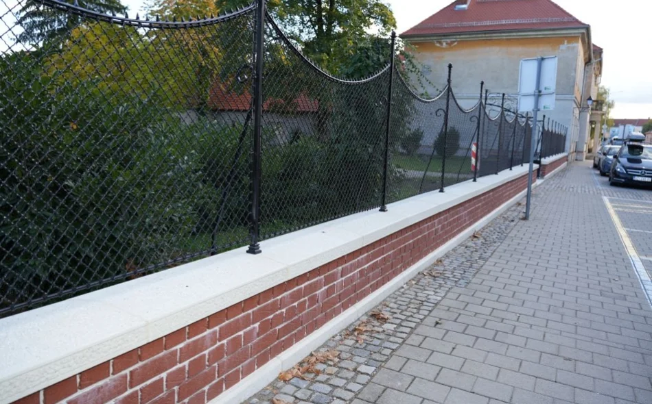Obnovljena ulična ograda Vile Oršić