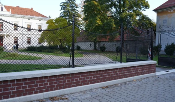 Obnovljena ulična ograda Vile Oršić