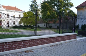 Obnovljena ulična ograda Vile Oršić