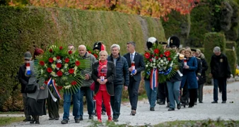 Uoči blagdana Svih svetih položeni vijenci na varaždinskom Gradskom groblju