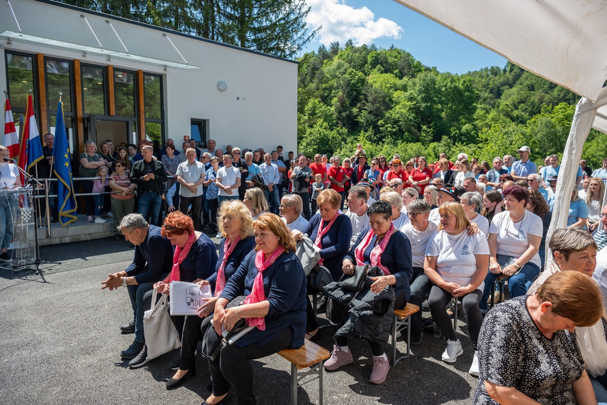 Brezova Gora Drustveni dom 13