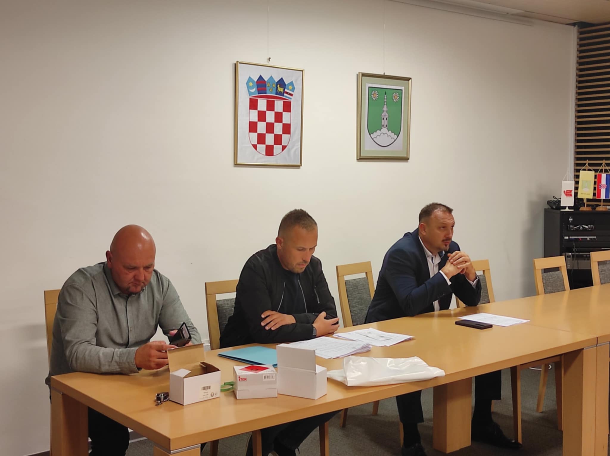 f95a24c6 da13 43b8 860e c286f5ce5fd5