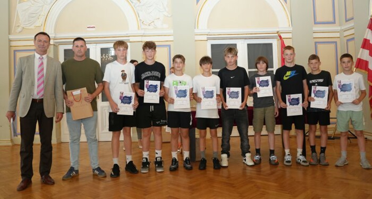 nagradjeni ucenici varazdinskih osnovnih skola foto Grad Varazdin 12 20250612