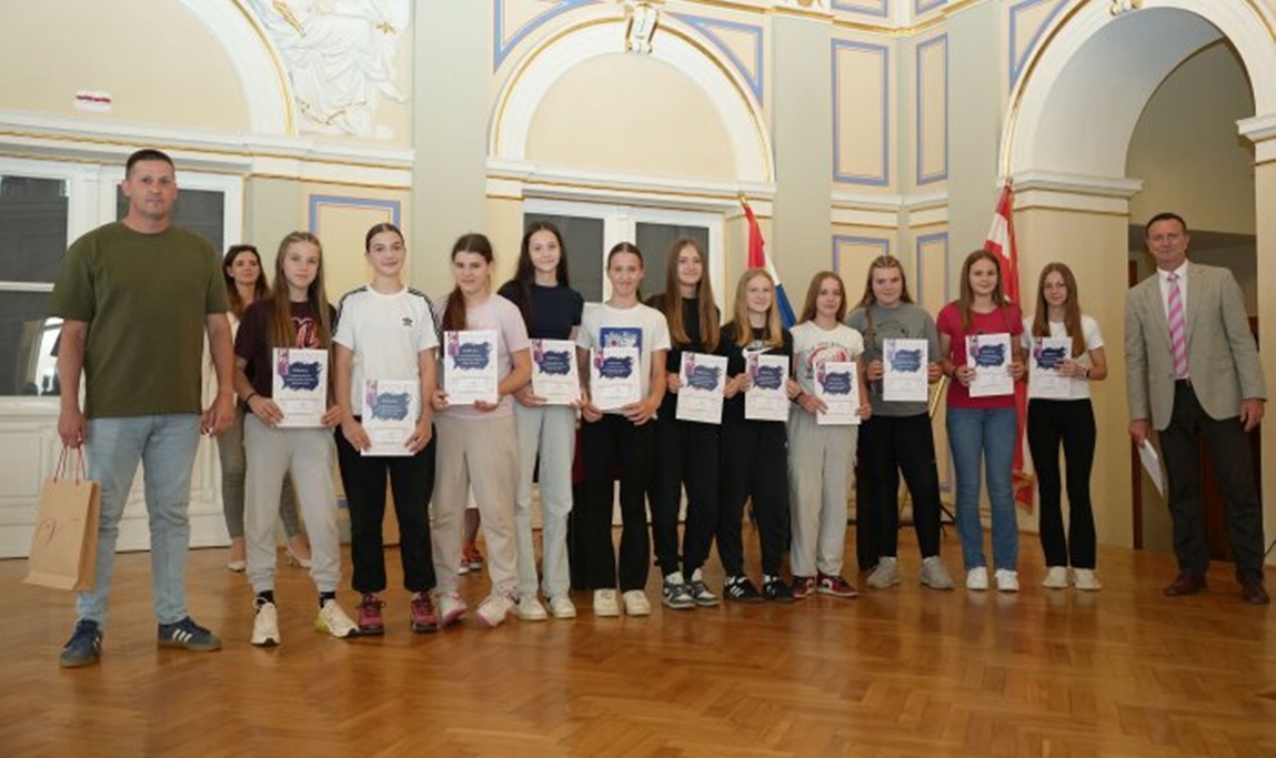 nagradjeni ucenici varazdinskih osnovnih skola foto Grad Varazdin 13 20250612