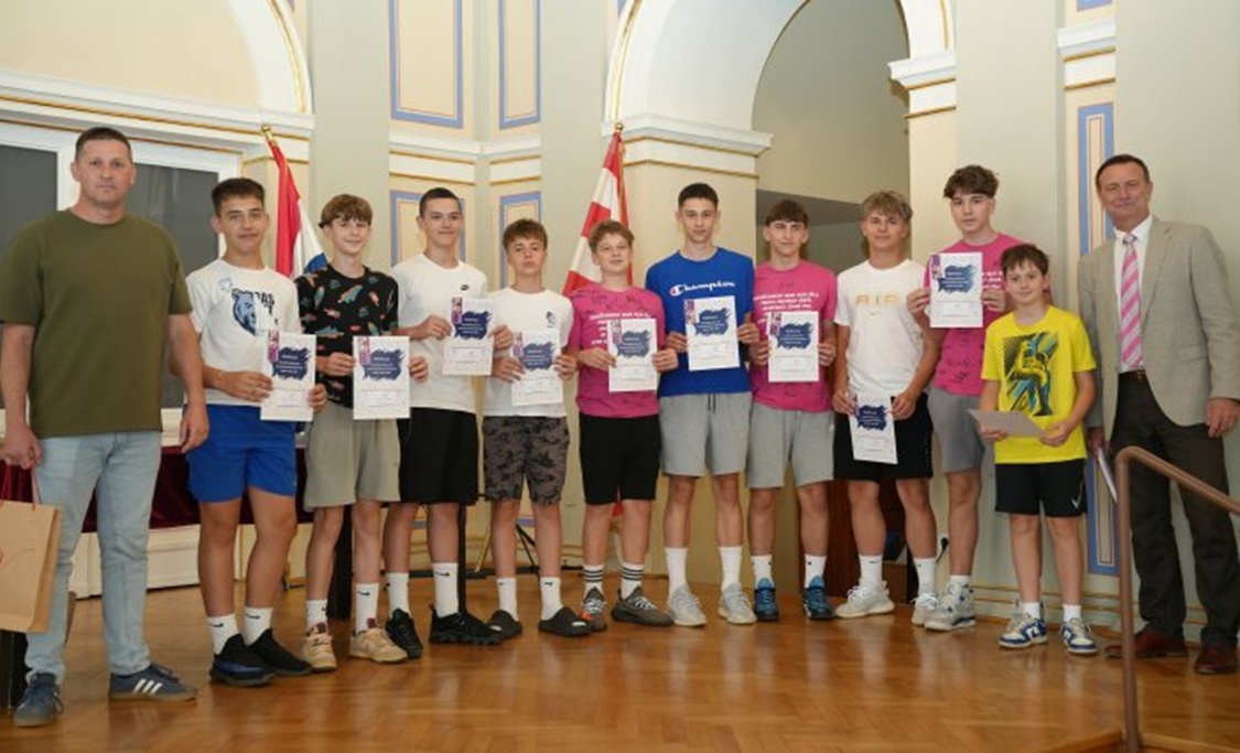 nagradjeni ucenici varazdinskih osnovnih skola foto Grad Varazdin 14 20250612