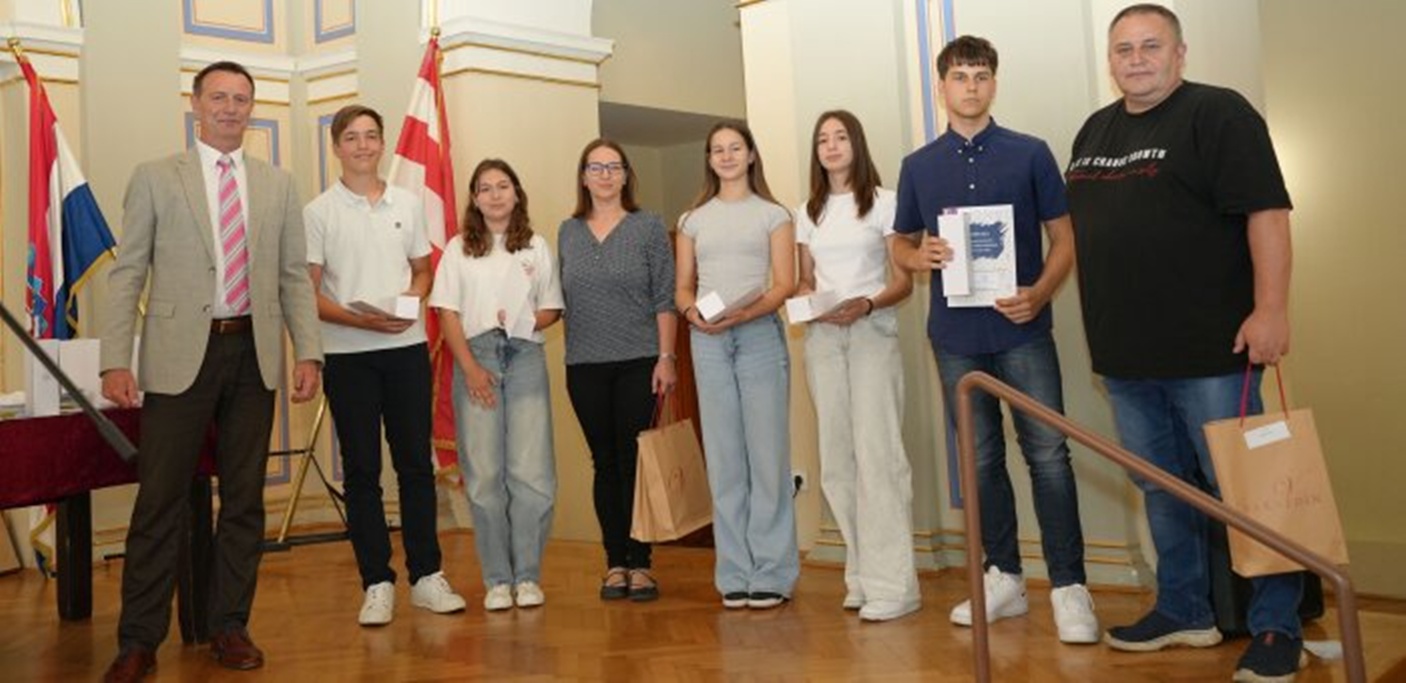 nagradjeni ucenici varazdinskih osnovnih skola foto Grad Varazdin 2 20250612