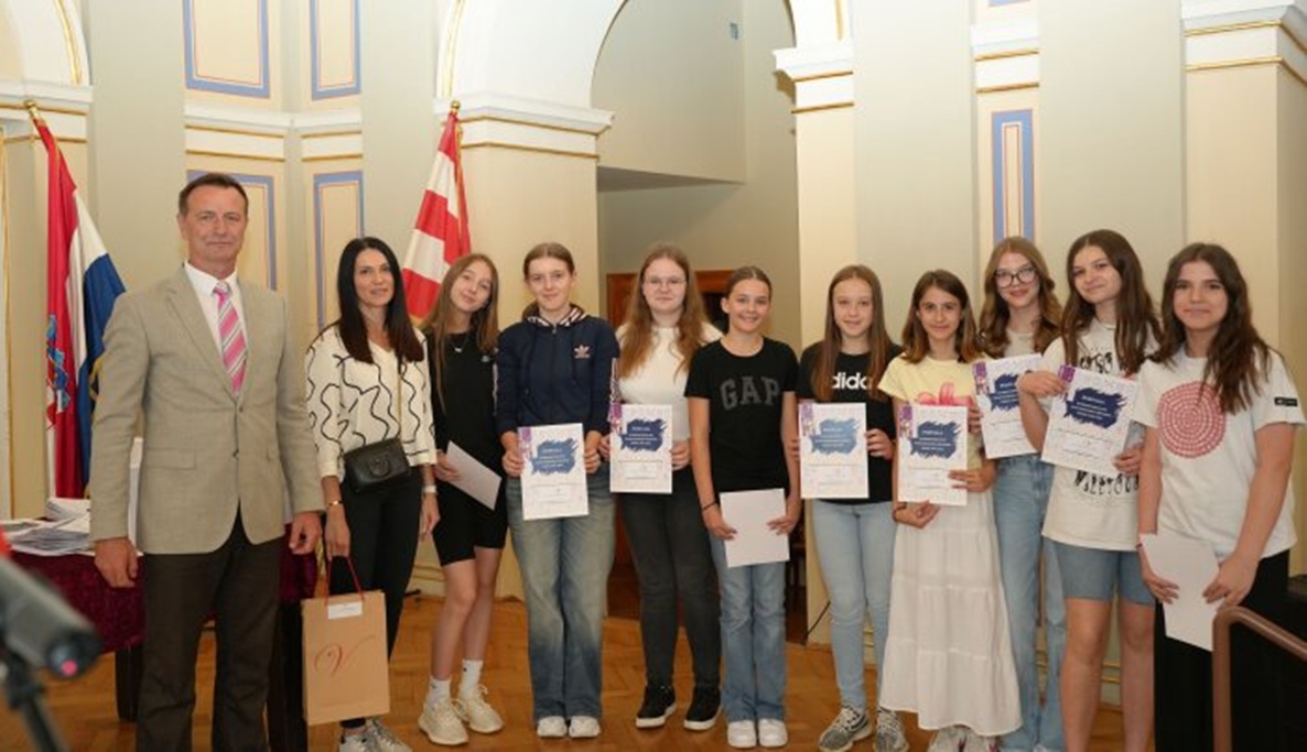 nagradjeni ucenici varazdinskih osnovnih skola foto Grad Varazdin 5 20250612