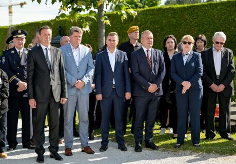 Polaganje vijenaca Dan drzavnosti varazdinsko groblje 16 20250529.jpg