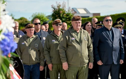 Polaganje vijenaca Dan drzavnosti varazdinsko groblje 17 20250529.jpg