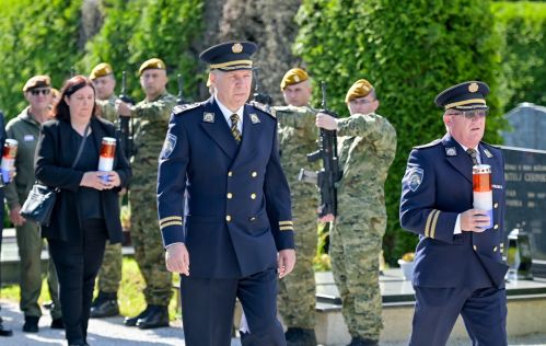 Polaganje vijenaca Dan drzavnosti varazdinsko groblje 5 20250529.jpg