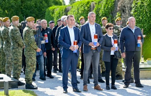 Polaganje vijenaca Dan drzavnosti varazdinsko groblje 8 20250529.jpg