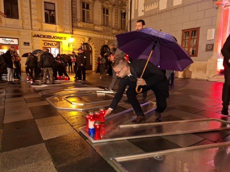 Dan sjecanja Korzo Grad Varazdin lampioni Gradska vijecnica 17 20251117.jpg