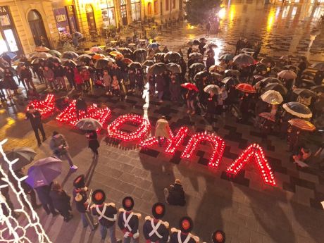 Dan sjecanja Korzo Grad Varazdin lampioni Gradska vijecnica 2 20251117.jpg