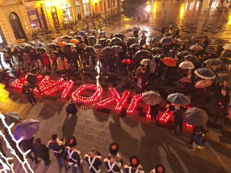 Dan sjecanja Korzo Grad Varazdin lampioni Gradska vijecnica 3 20251117.jpg