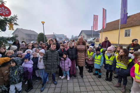 otb ukraseno drvce 24 20251212.jpg