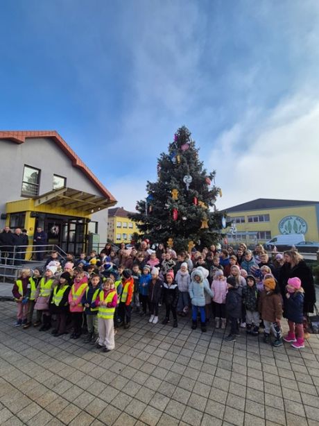 otb ukraseno drvce 4 20251212.jpg