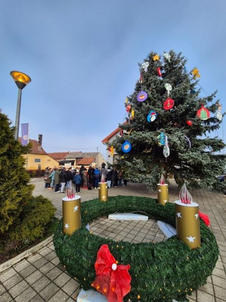 otb ukraseno drvce 6 20251212.jpg