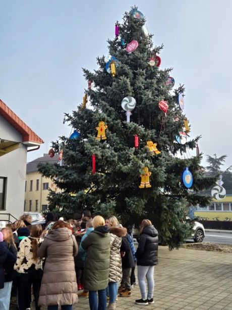 otb ukraseno drvce 7 20251212.jpg