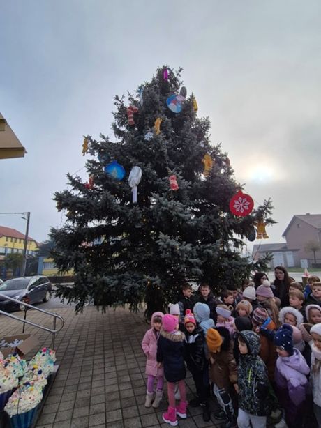 otb ukraseno drvce 8 20251212.jpg