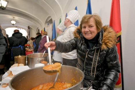 advent_u_atriju_kolaci_sarma_zaklada_vita_2025 15_1 20251221.jpg