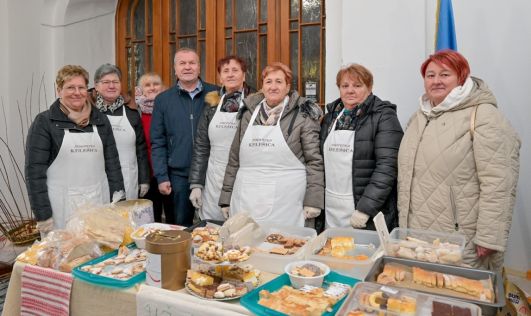 advent_u_atriju_kolaci_sarma_zaklada_vita_2025 15 20251221.jpg